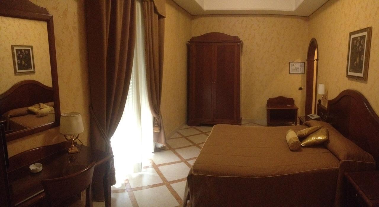 Al Boschetto Hotell Castel Volturno Eksteriør bilde