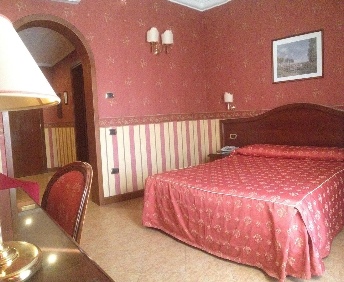 Al Boschetto Hotell Castel Volturno Eksteriør bilde