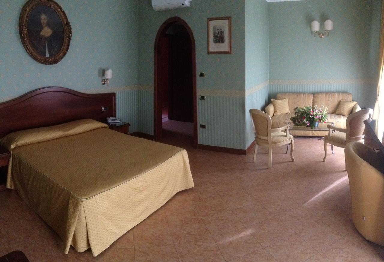 Al Boschetto Hotell Castel Volturno Eksteriør bilde