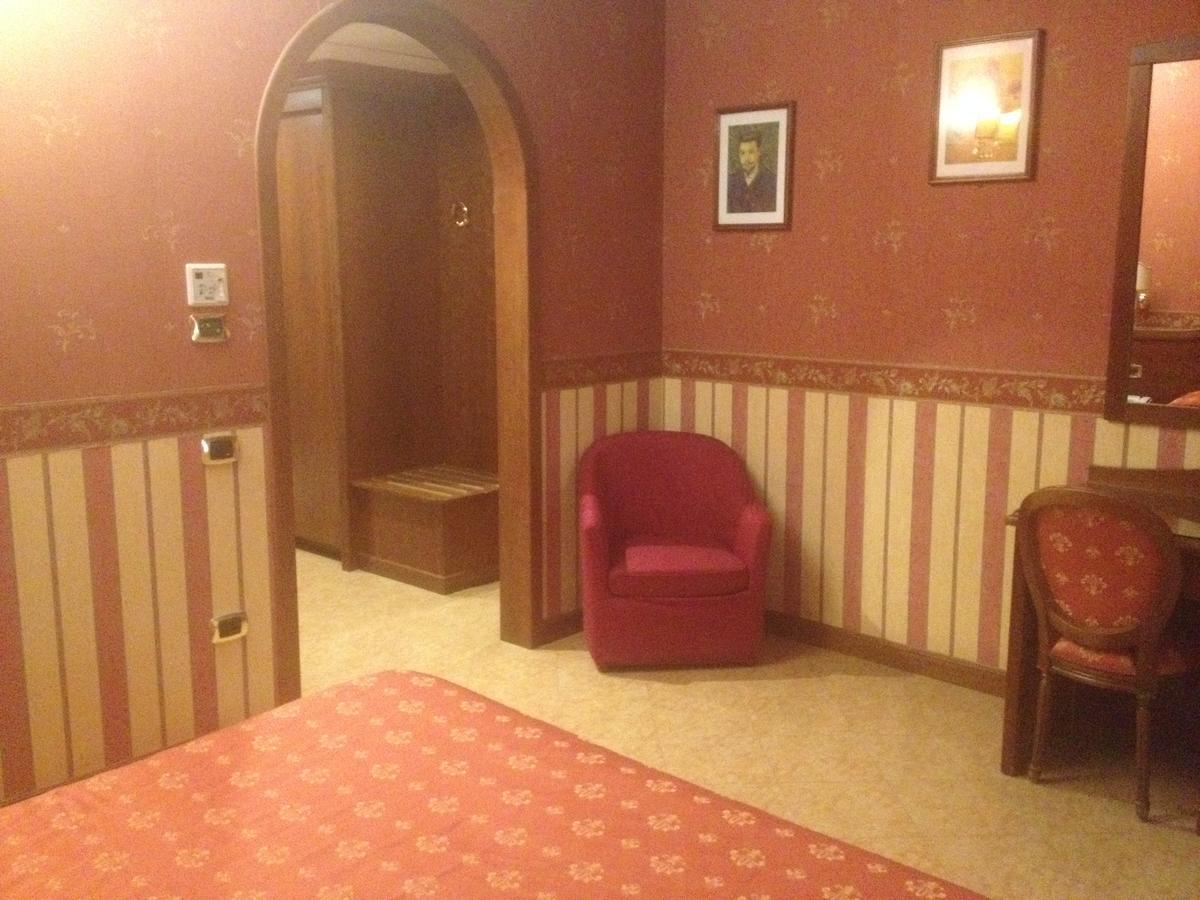 Al Boschetto Hotell Castel Volturno Eksteriør bilde